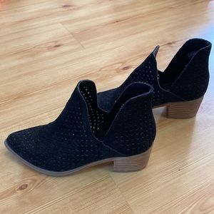 💗*3/$20!* Size 6 Steven by Steve Madden Booties